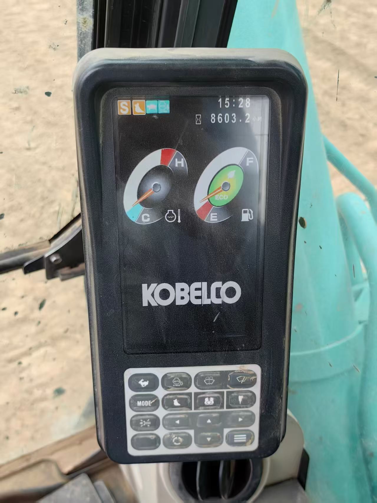 Buy Kobelco SK200 Used Excavator / 6