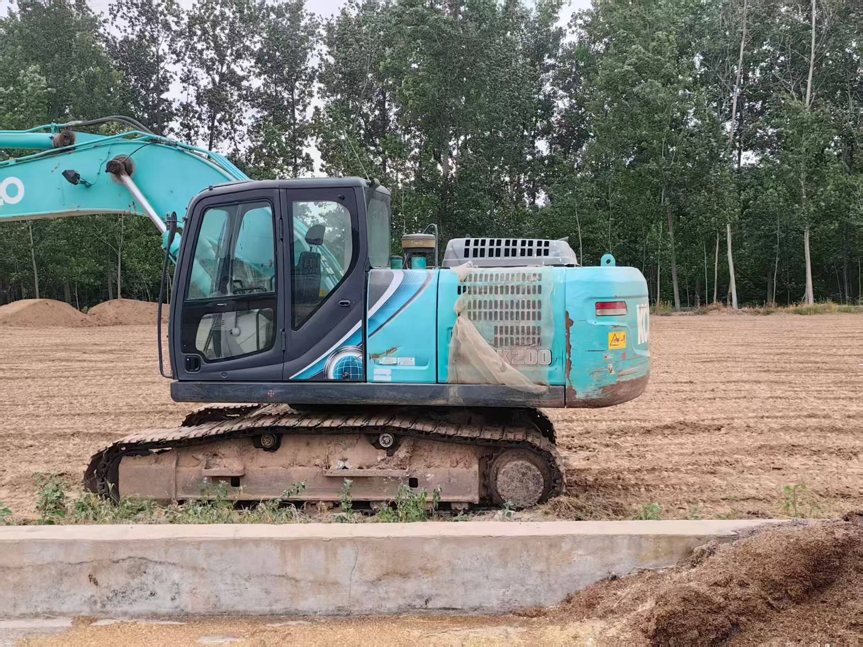 Buy Kobelco SK200 Used Excavator / 2