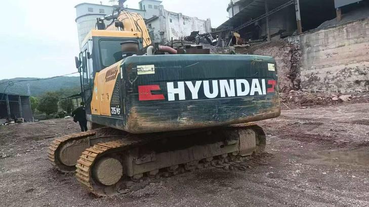 Buy Hyundai R215VS Used Excavator / 1