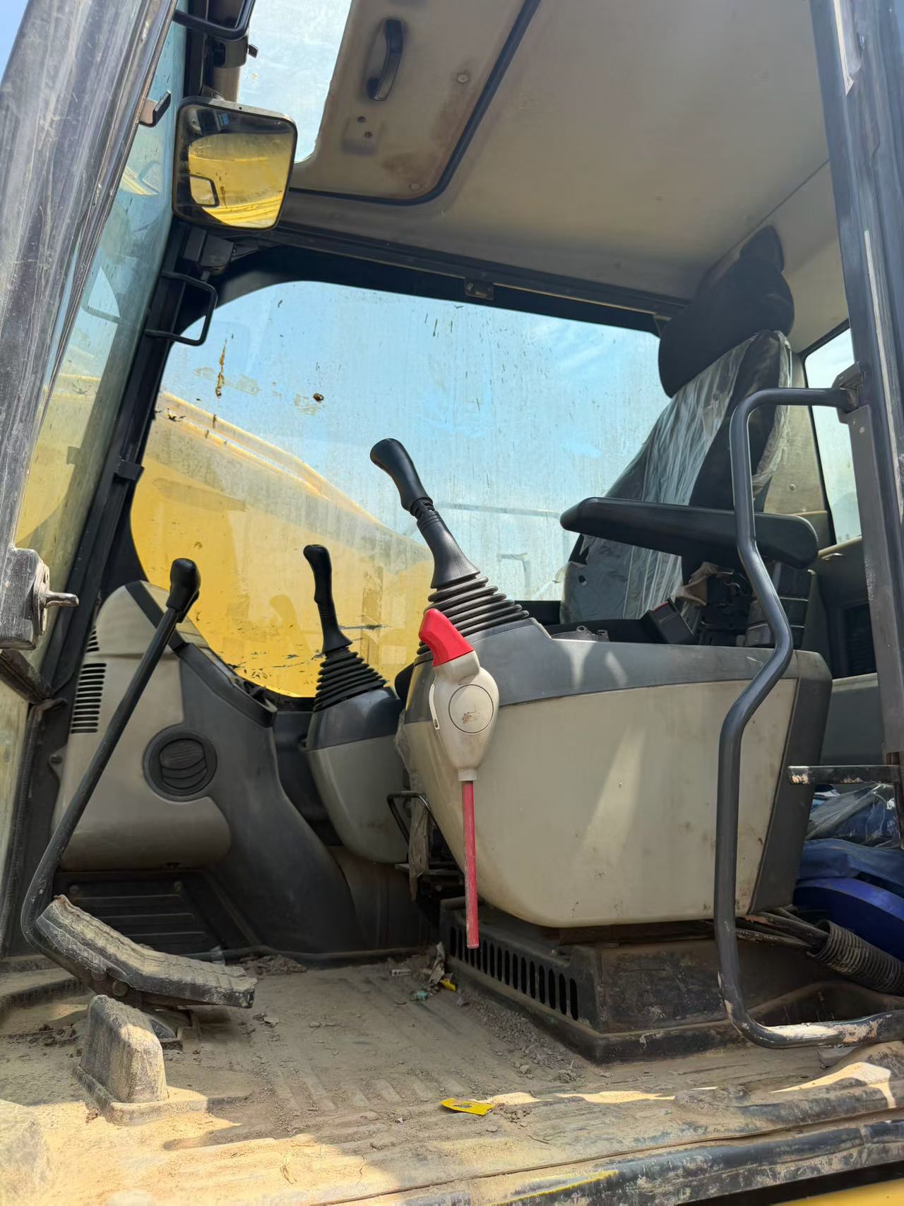 Buy Komatsu PC200-8M0 Used Excavator / 7