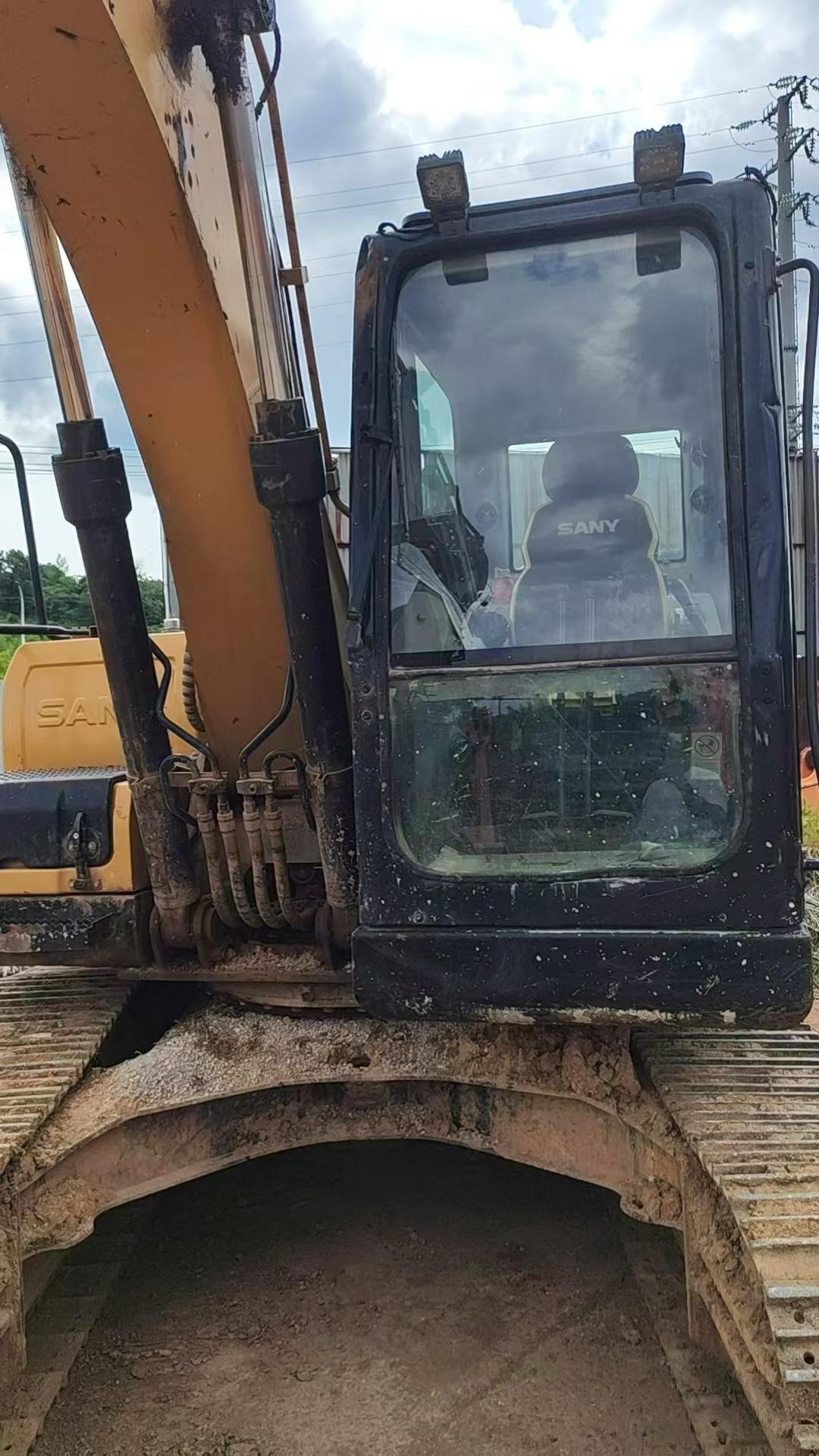 Buy Sany SY135 Used Excavator / 3