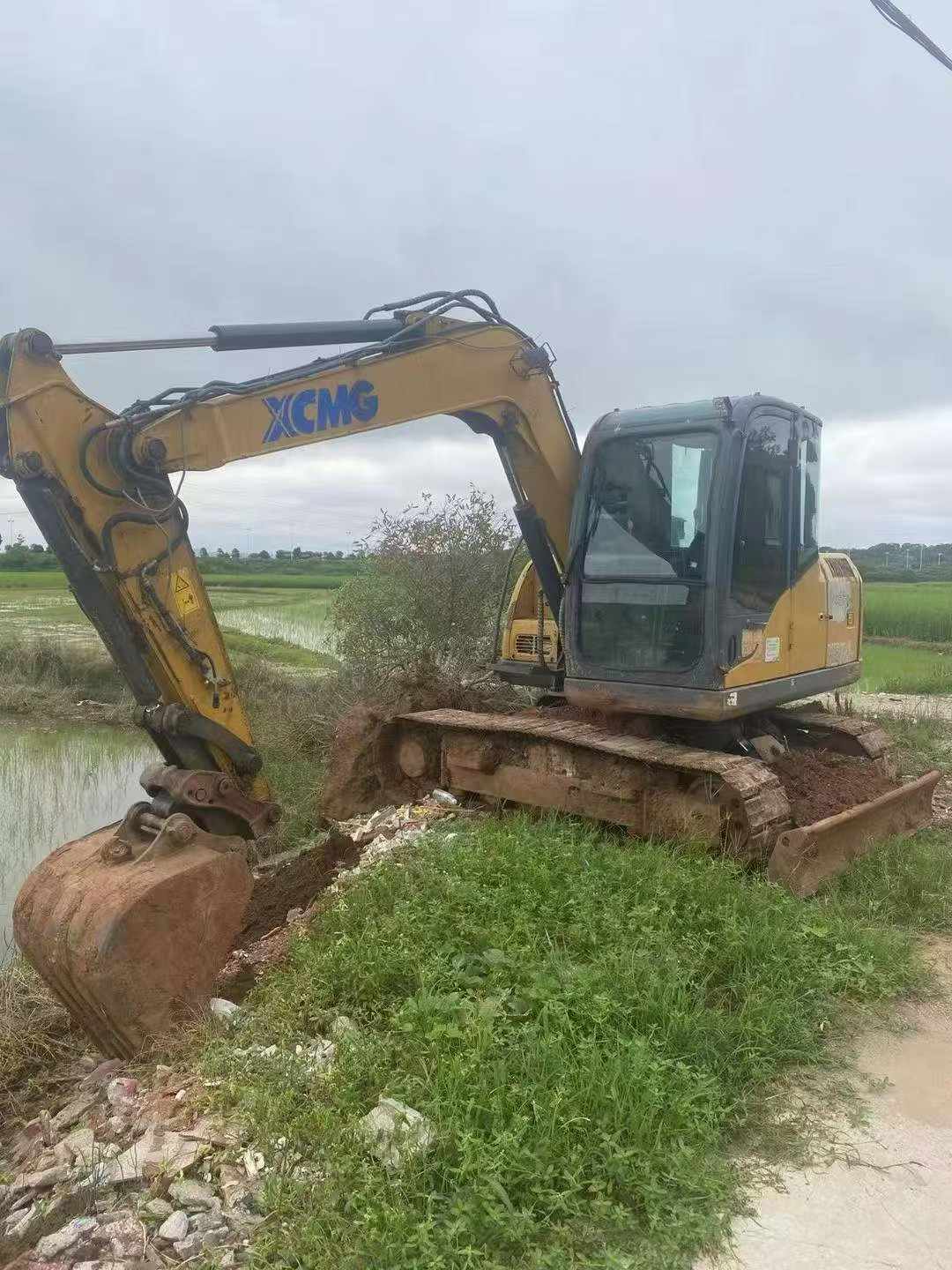 Buy XCMG XE75C Used Excavator / 2