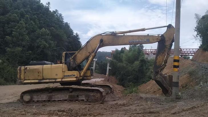 Buy Komatsu PC240-6 Used Excavator / 1