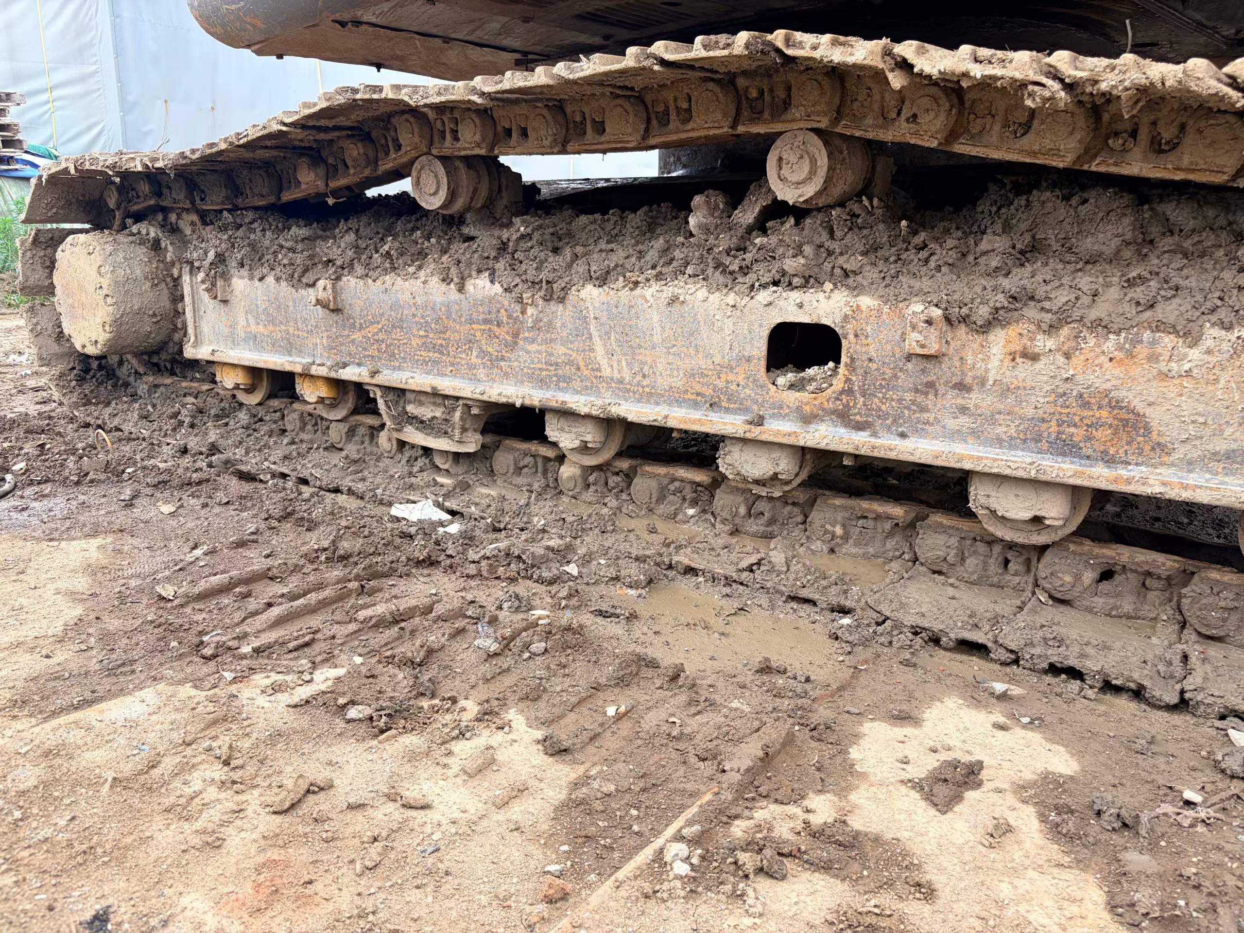 Buy Hitachi ZX200-3G Used Excavator / 4