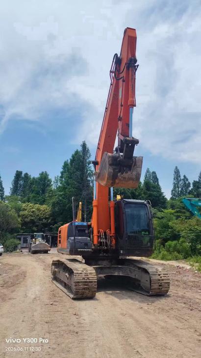 Buy Hitachi EX200 Used Excavator / 1