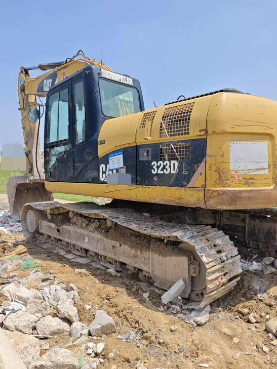 Buy Caterpillar 323DL Used Excavator / 1