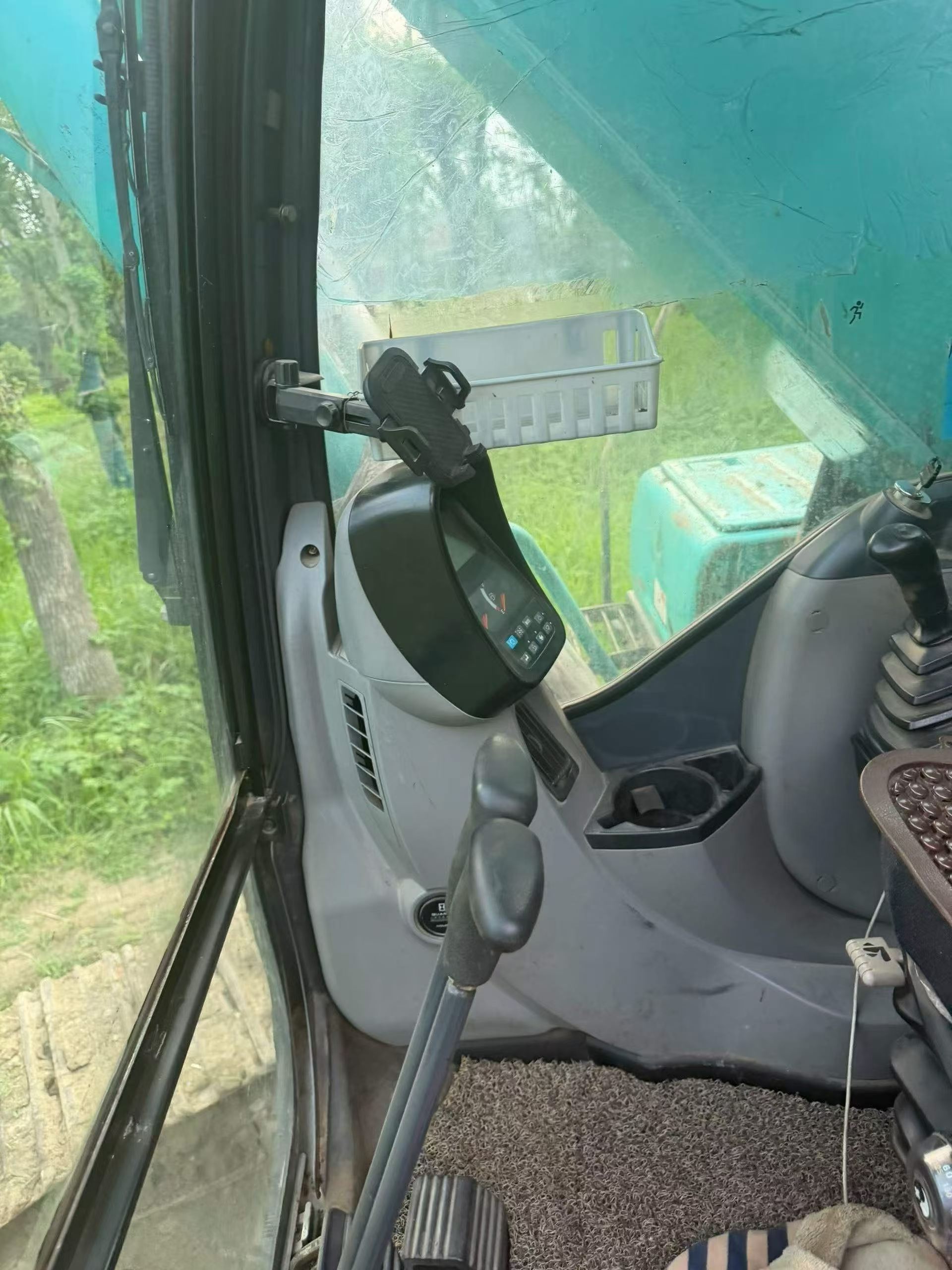 Buy Kobelco SK200 Used Excavator / 5