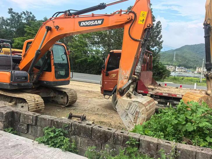 Buy Doosan DX130-9CN Used Excavator / 1