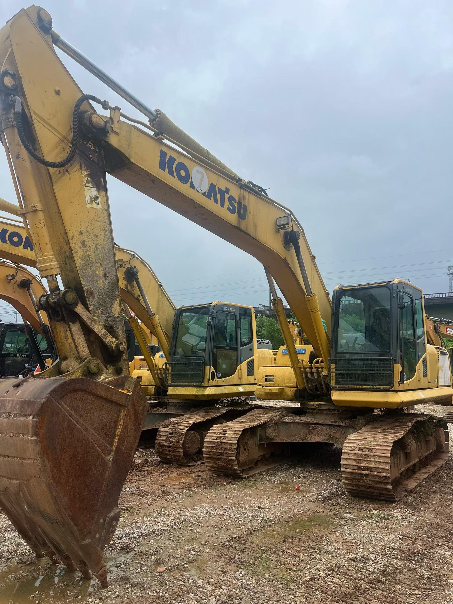 Buy Komatsu PC200 Used Excavator / 2