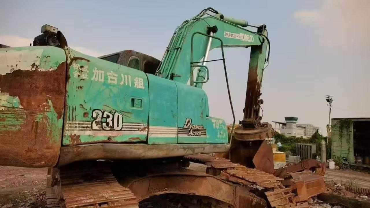 Buy Kobelco SK200 Used Excavator / 3