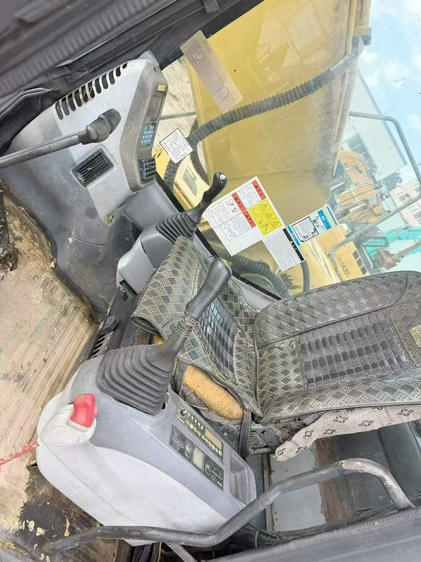 Buy Komatsu PC200-7 Used Excavator / 8