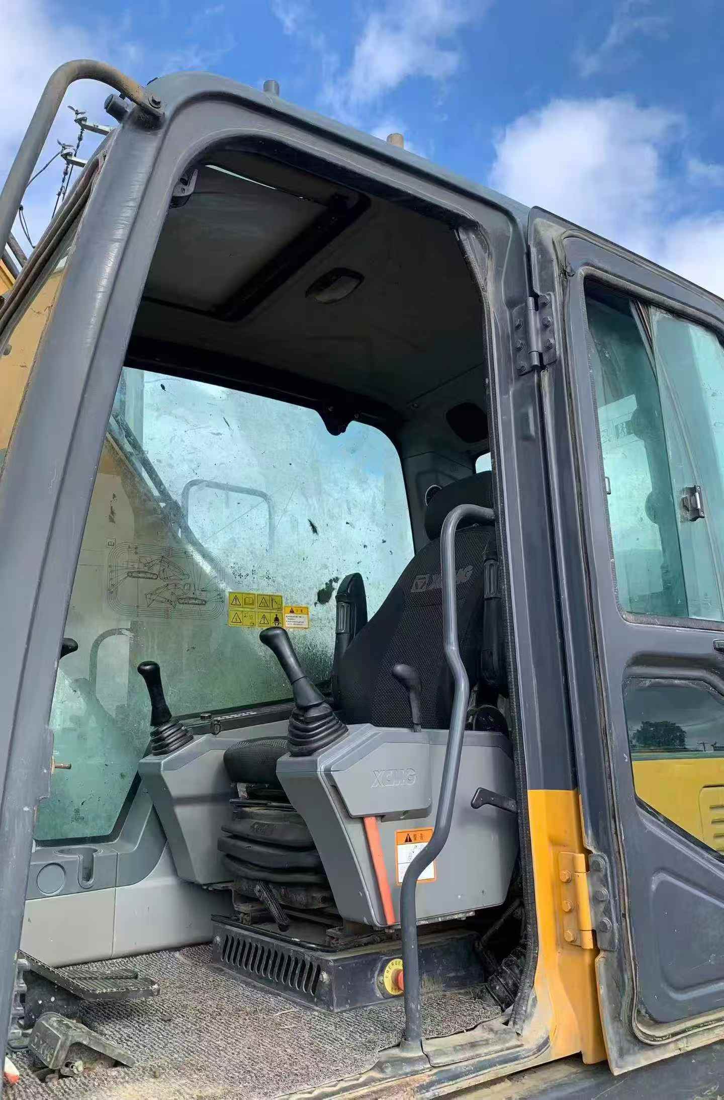 Buy XCMG XE205DA Used Excavator / 7