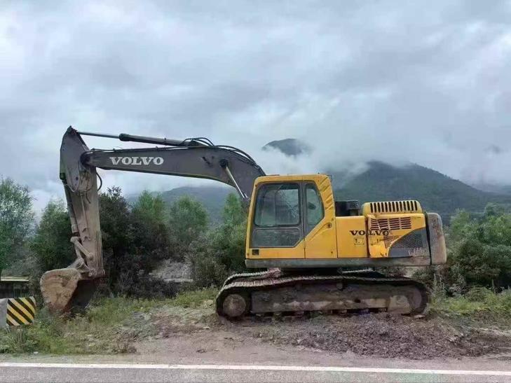 Buy Volvo EC210B Used Excavator / 1