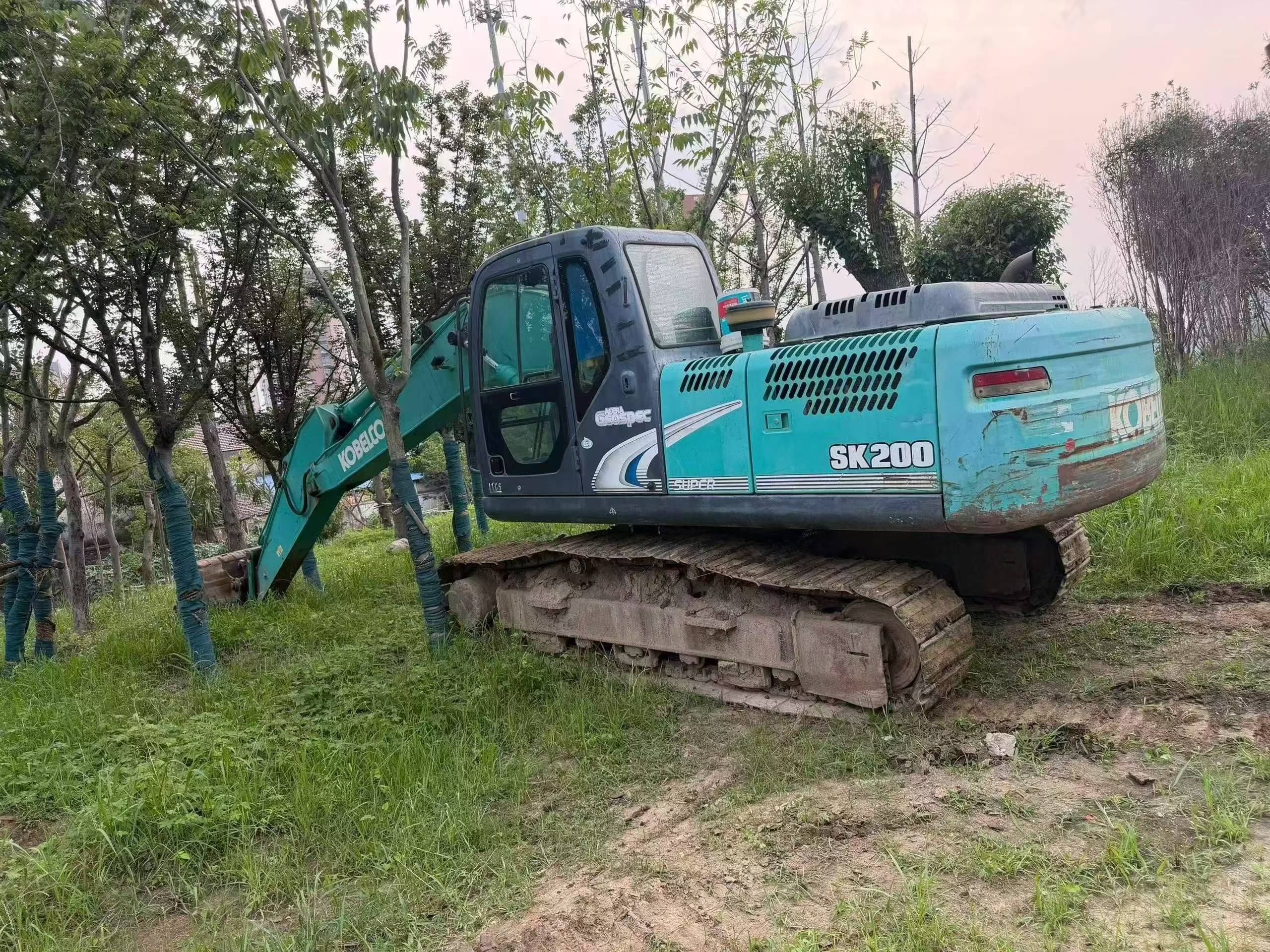 Buy Kobelco SK200 Used Excavator / 2