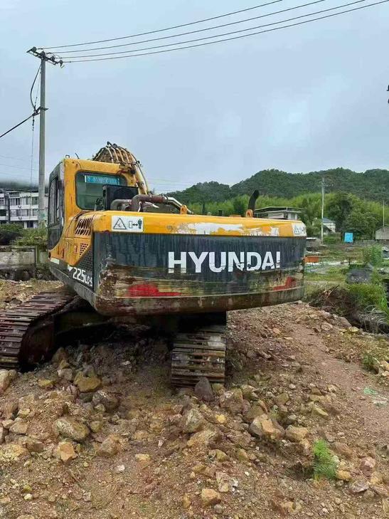 Buy Hyundai R225-7 Used Excavator / 1