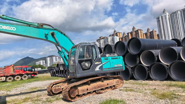 Buy Kobelco SK200-11 Used Excavator / 1