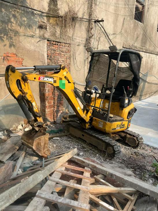 Buy XCMG XE15 Used Excavator / 1