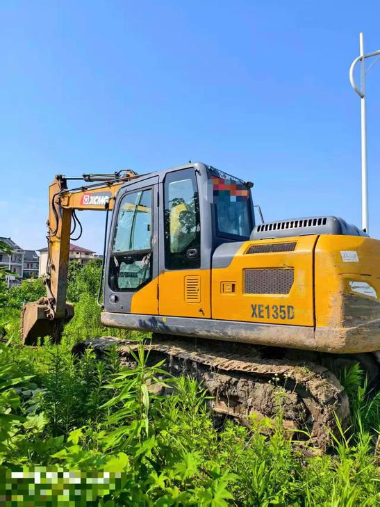 Buy XCMG XE135B Used Excavator / 1