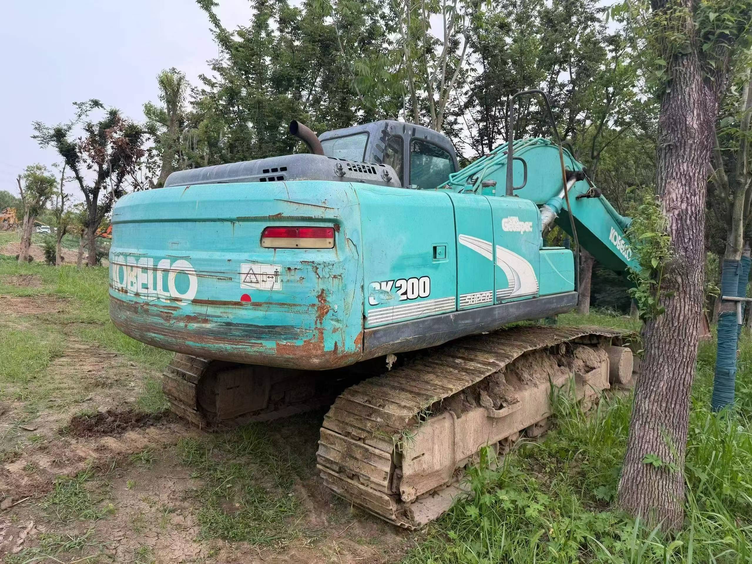 Buy Kobelco SK200 Used Excavator / 4