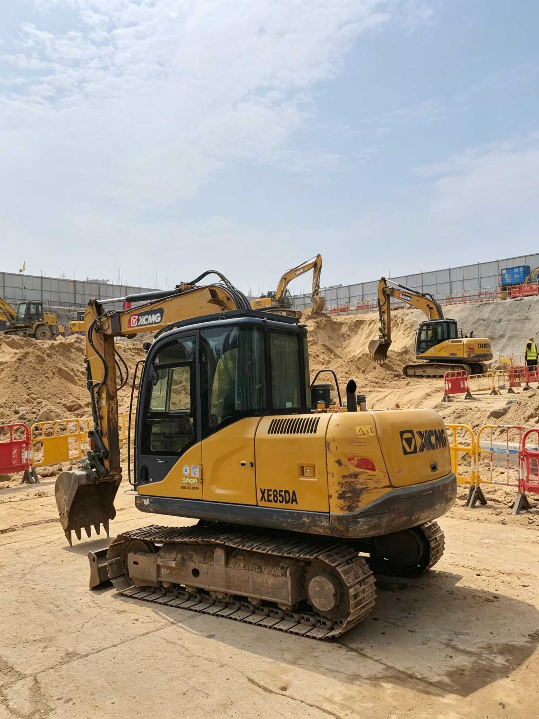 Buy XCMG XE85C Used Excavator / 4
