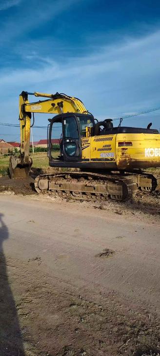 Buy Kobelco SK200 Used Excavator / 1