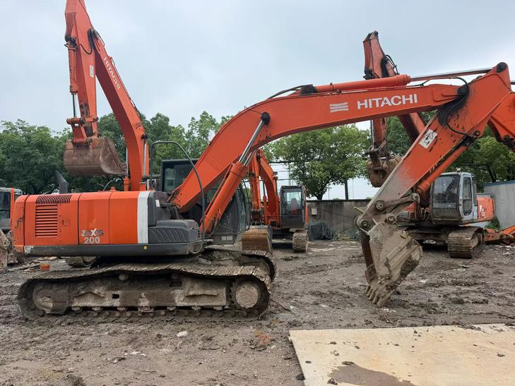 Buy Hitachi EX200-3 Used Excavator / 1