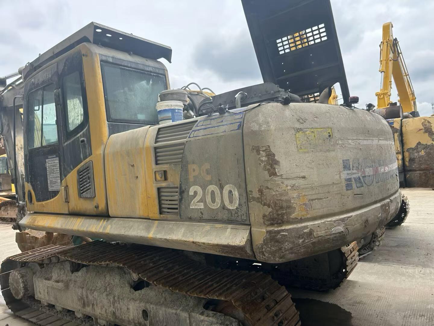 Buy Komatsu PC200-8 Used Excavator / 2