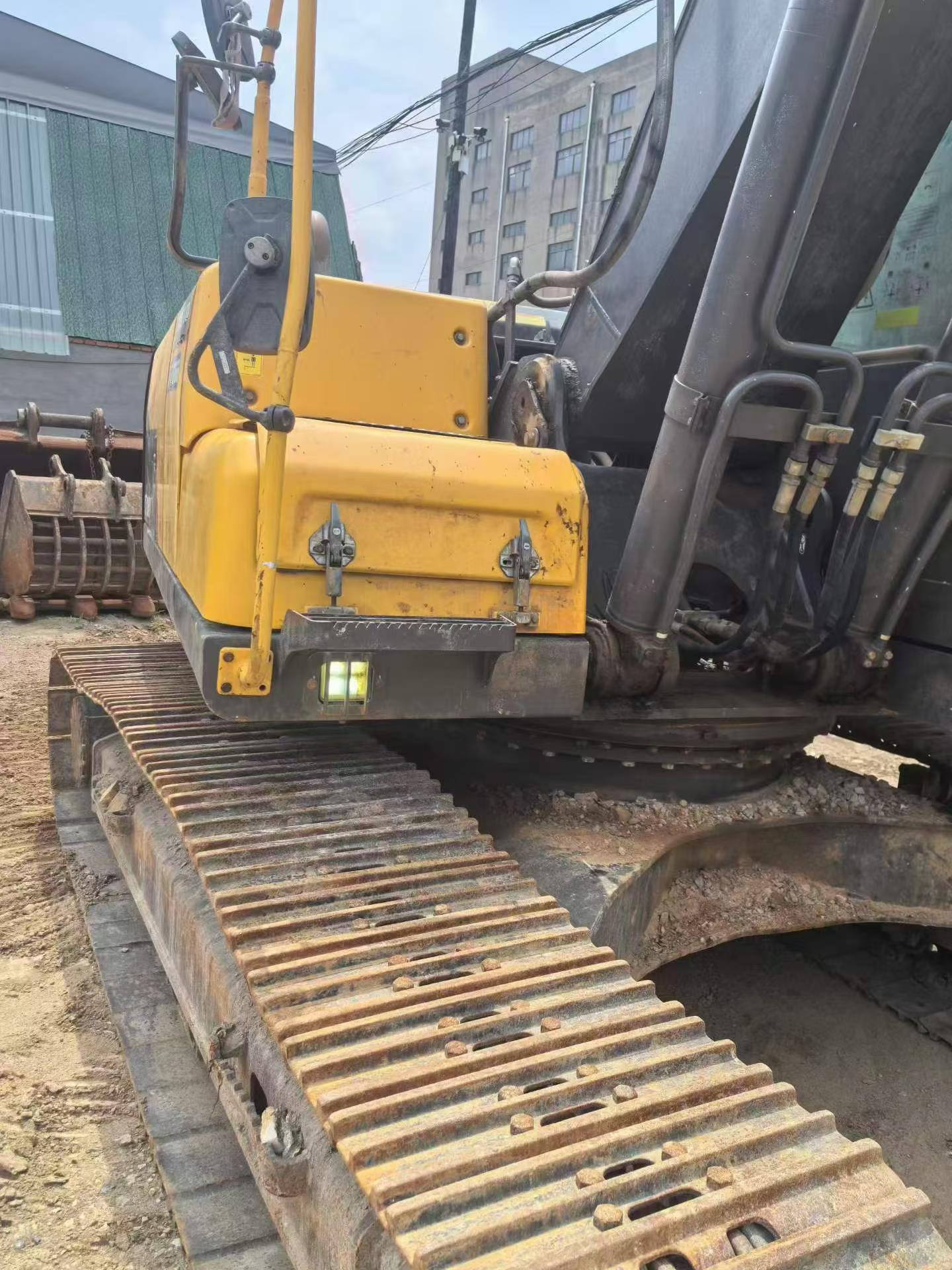 Buy Volvo EC200 Used Excavator / 6