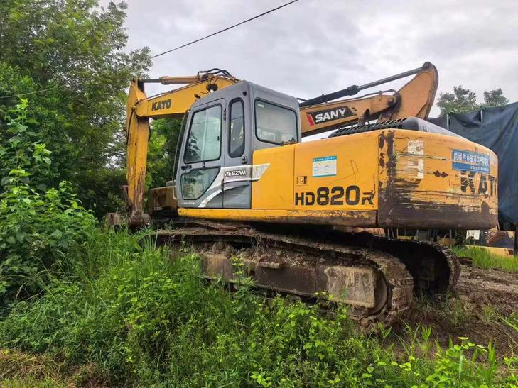 Buy Kato HD820R Used Excavator / 1