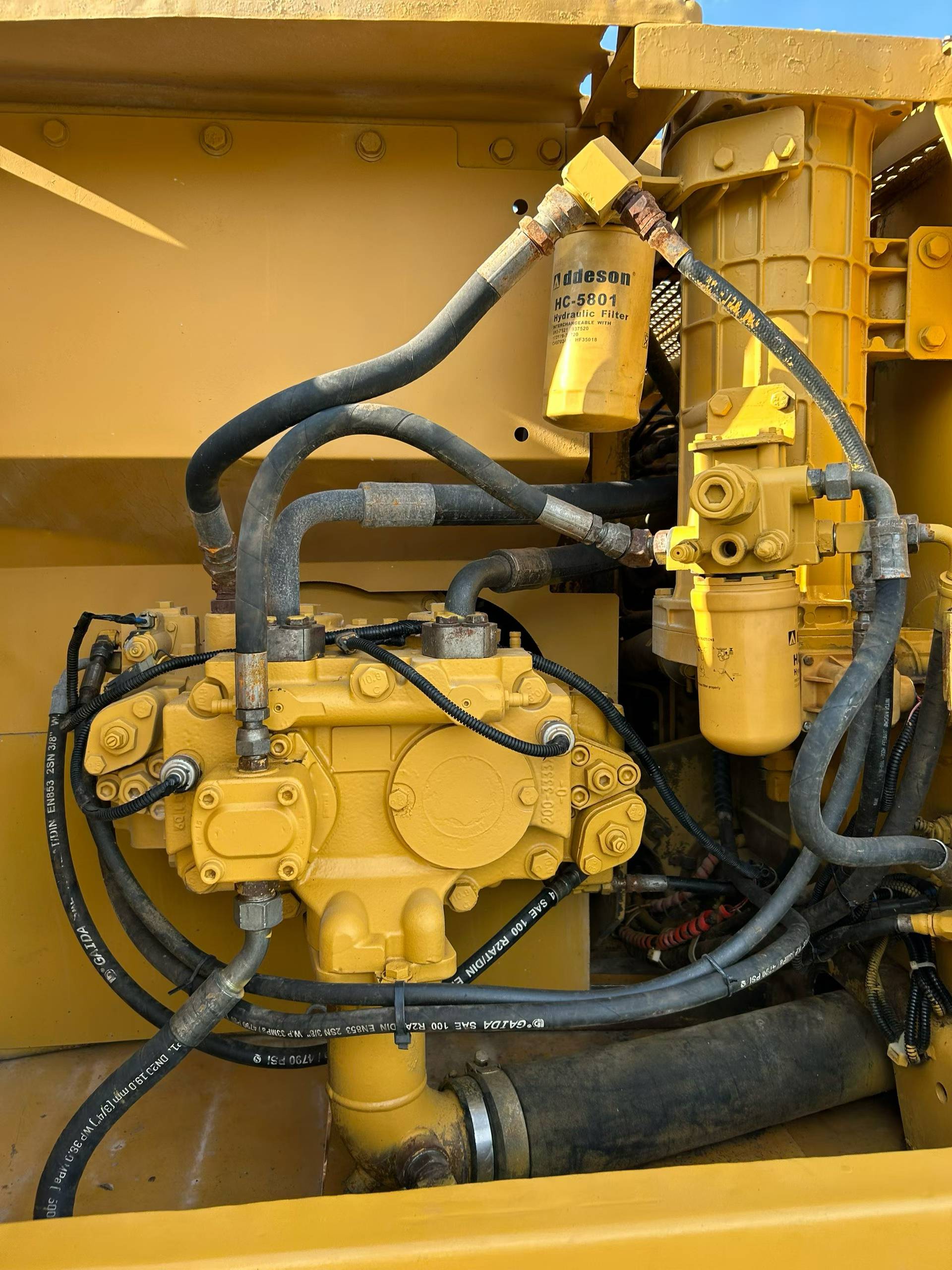 Buy Caterpillar 320C Used Excavator / 4