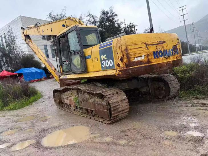 Buy Komatsu PC270-7 Used Excavator / 1