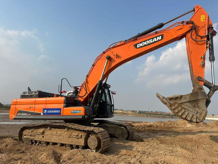 Buy Doosan DX380 Used Excavator / 1