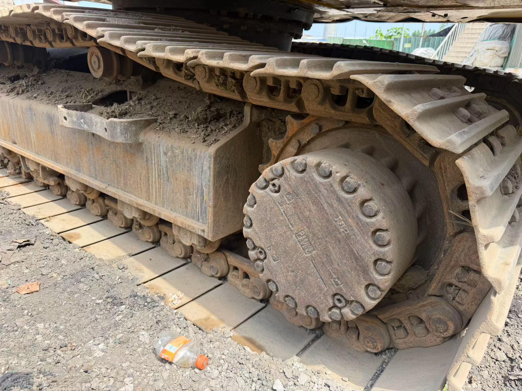 Buy Komatsu PC200-8M0 Used Excavator / 5