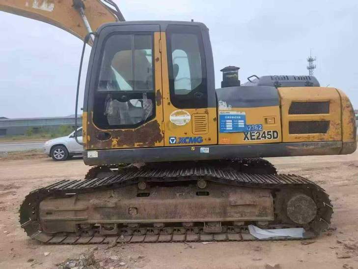 Buy XCMG XE215 Used Excavator / 1