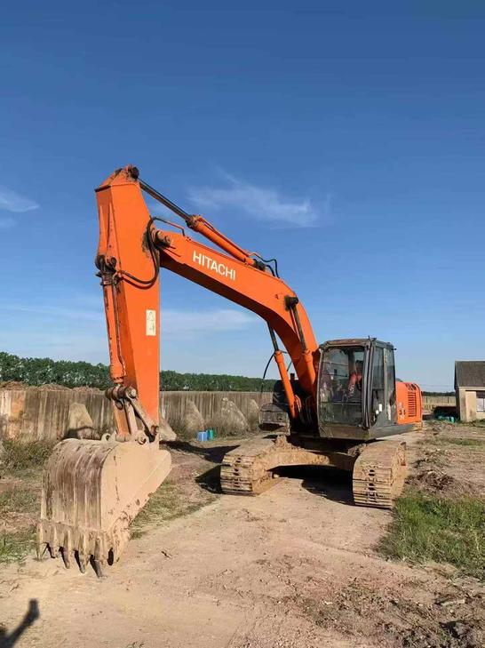 Buy Hitachi EX210 Used Excavator / 1