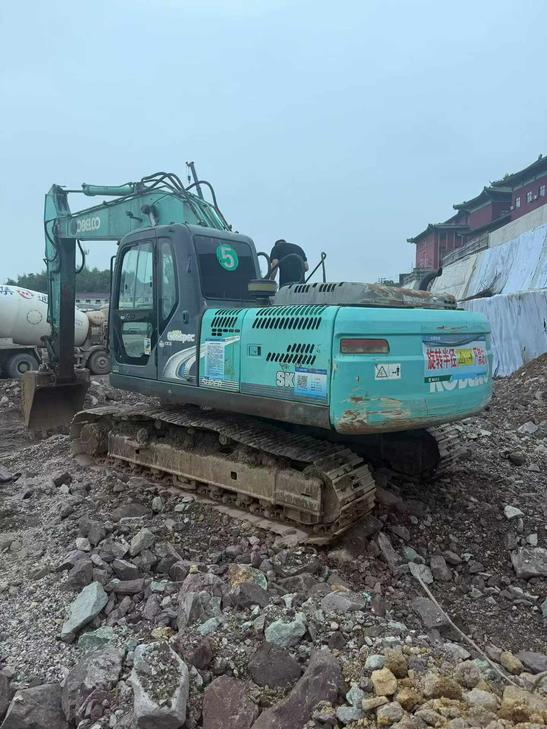 Buy Kobelco SK200-8 Used Excavator / 1