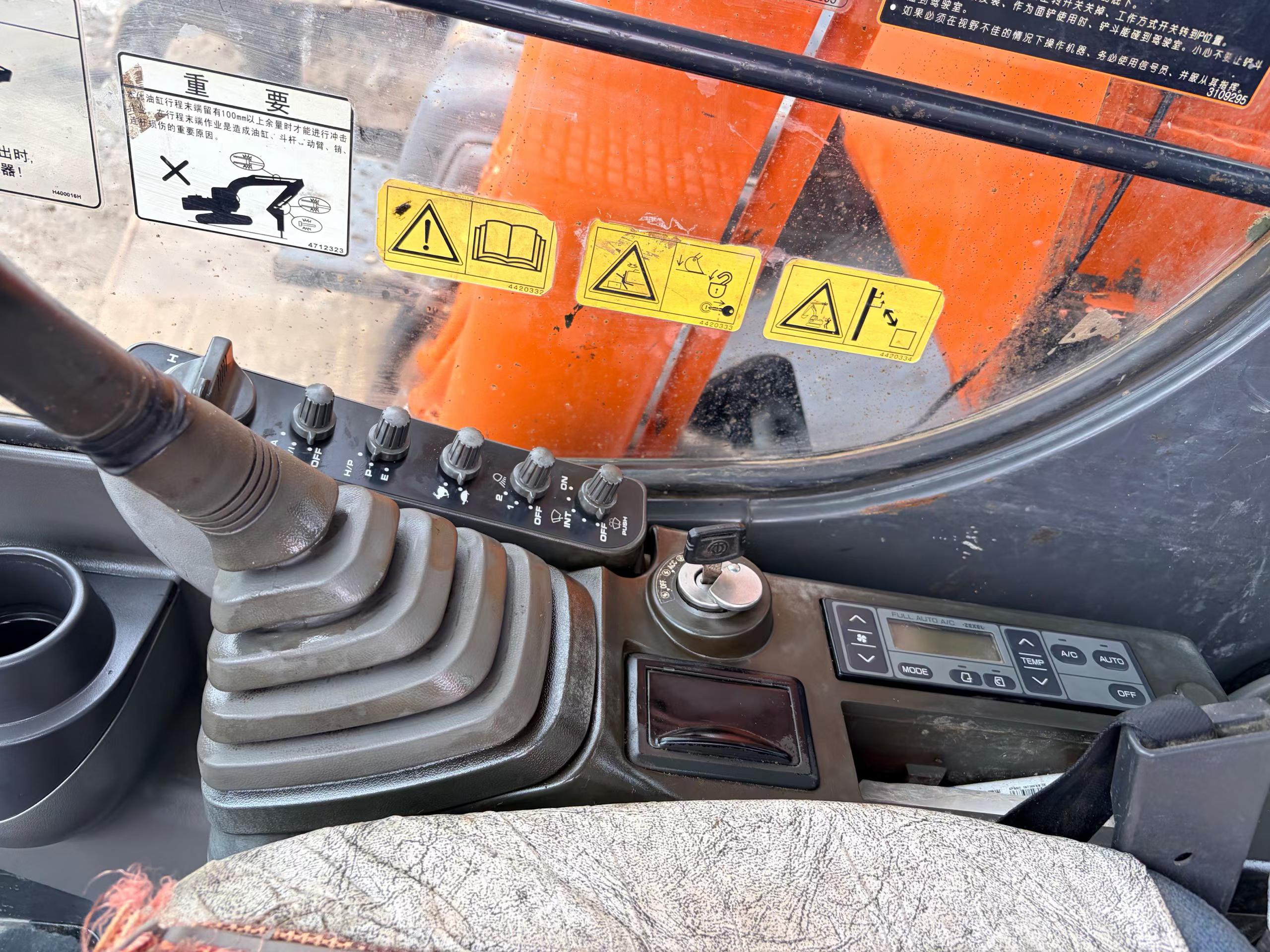 Buy Hitachi ZX200-3G Used Excavator / 6