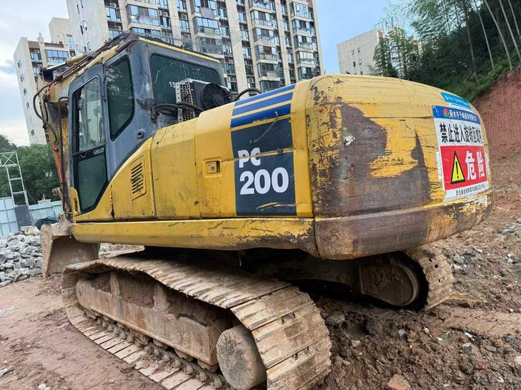 Buy Komatsu PC200-7 Used Excavator / 1