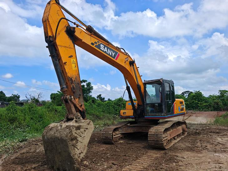 Buy Sany SY215C Used Excavator / 1