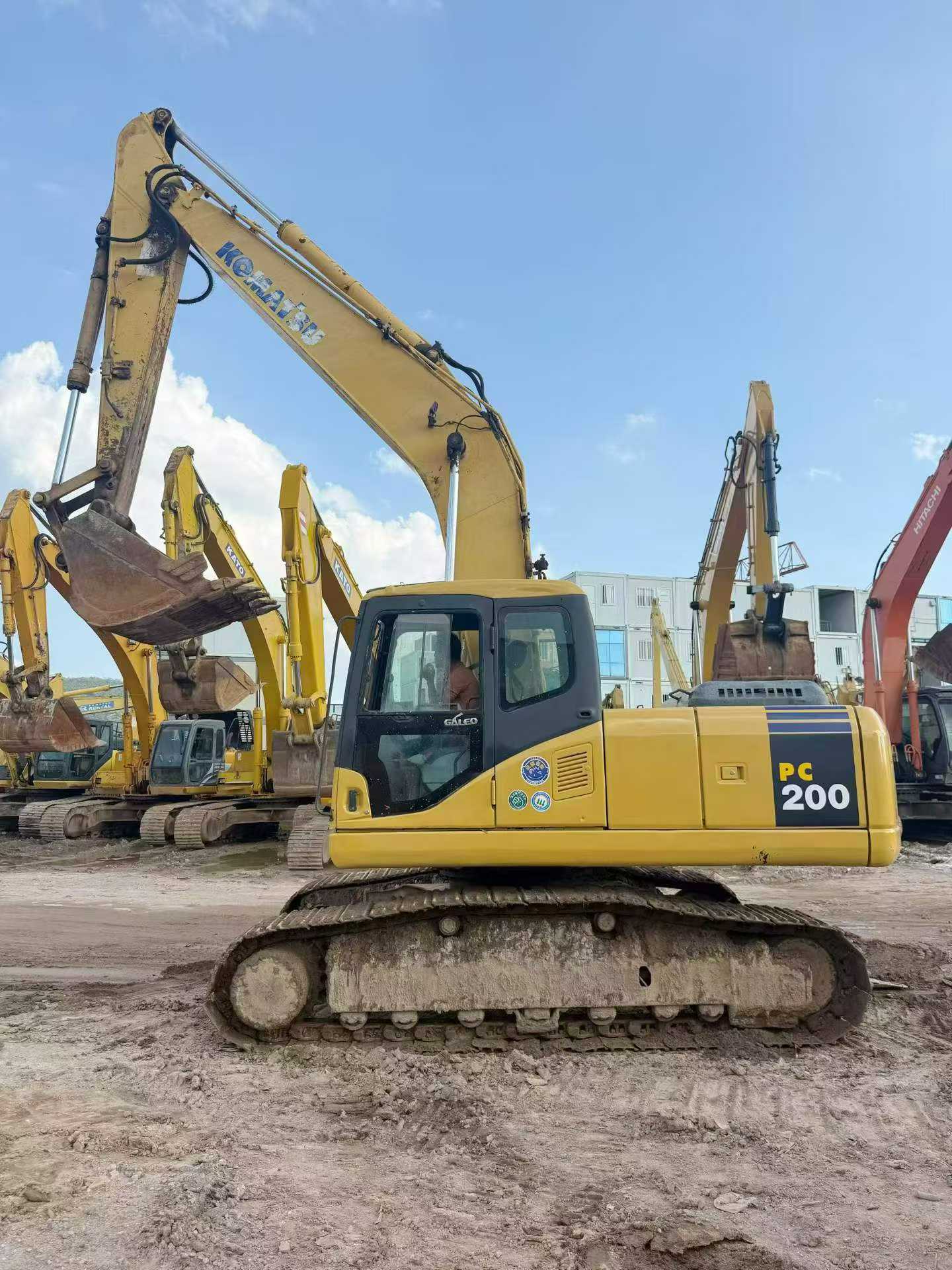 Buy Komatsu PC200-7 Used Excavator / 4