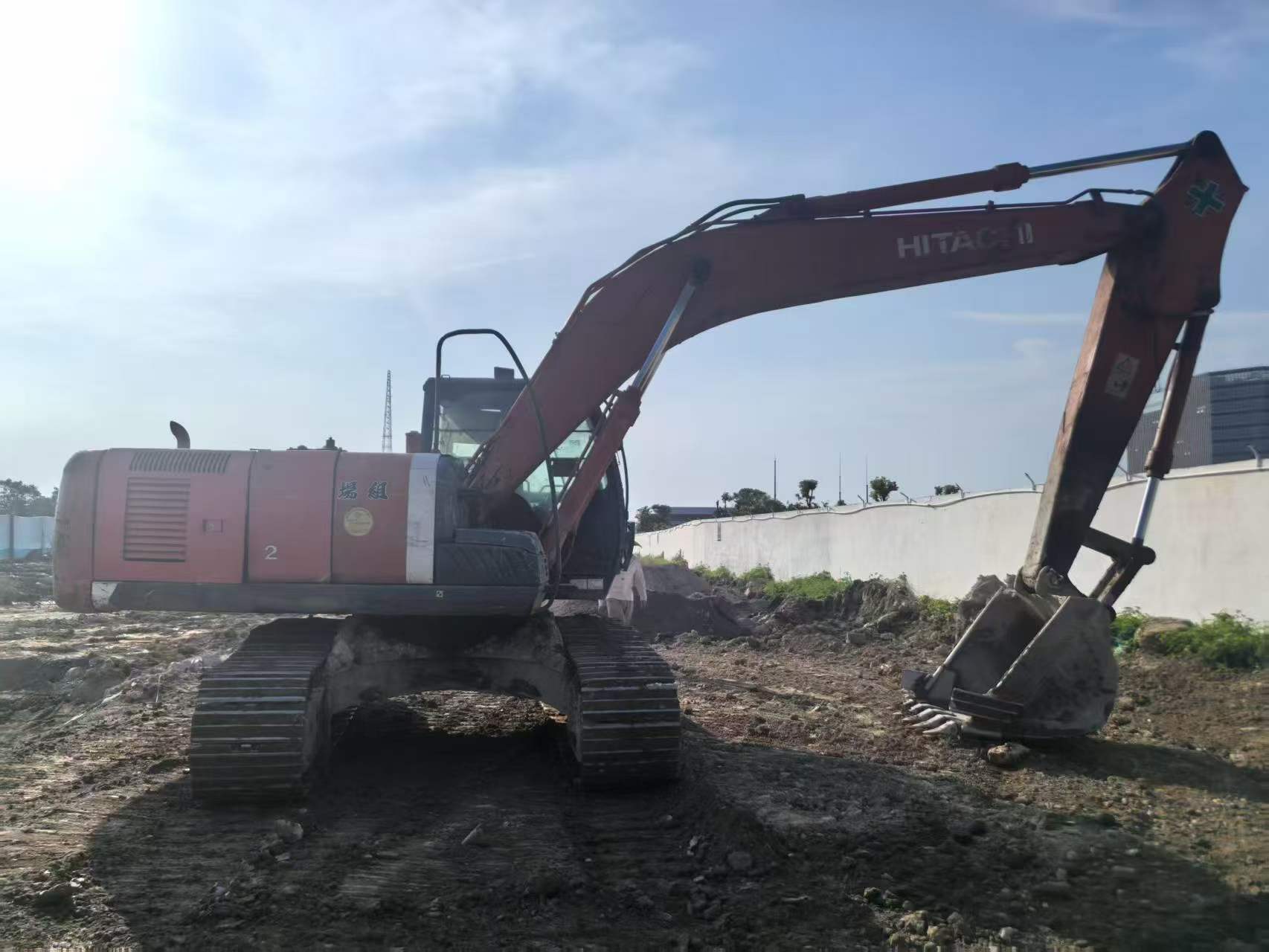 Buy Hitachi EX200 Used Excavator / 3