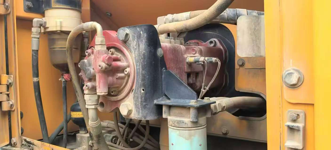 Buy Hyundai R215VS Used Excavator / 4