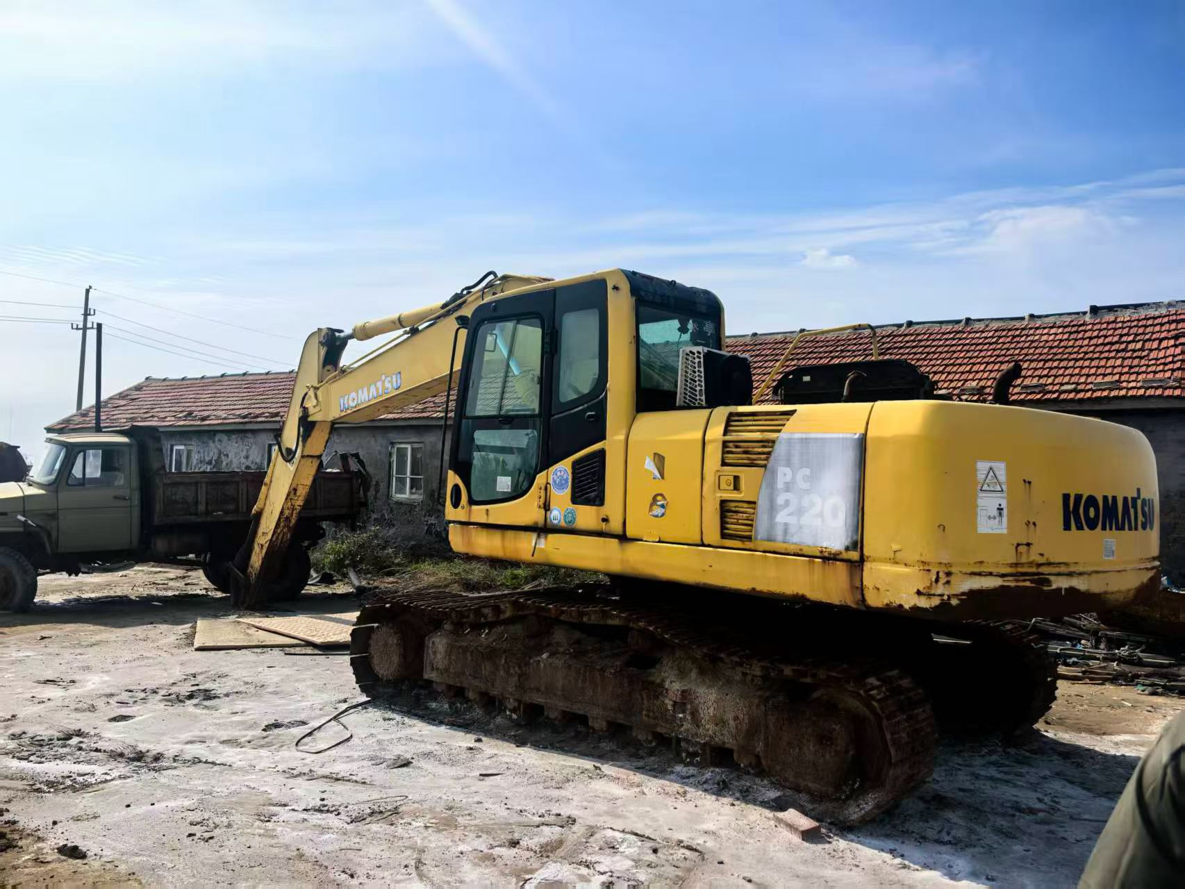 Buy Komatsu PC220-8 Used Excavator / 5