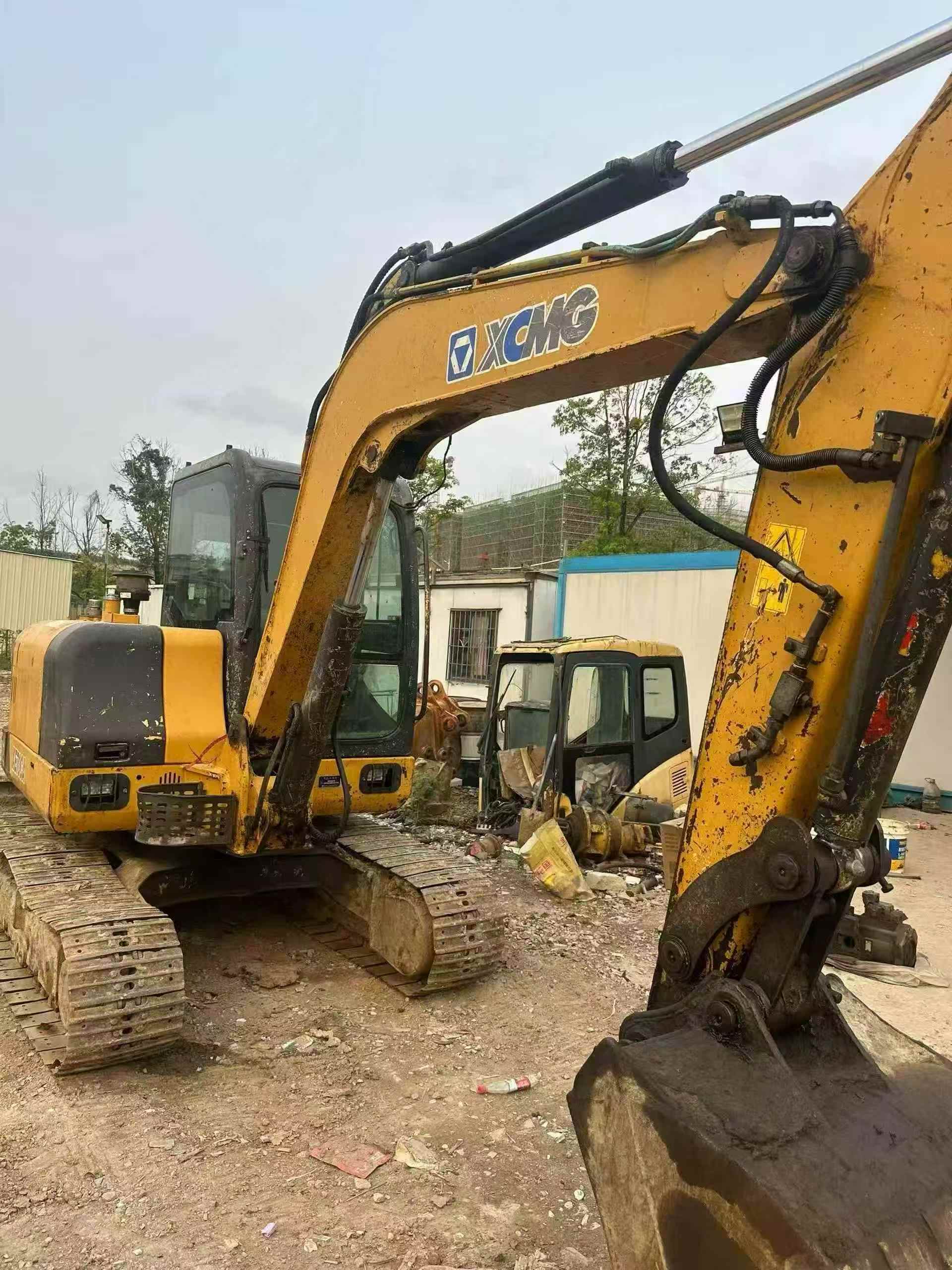 Buy XCMG LW60G Used Excavator / 6