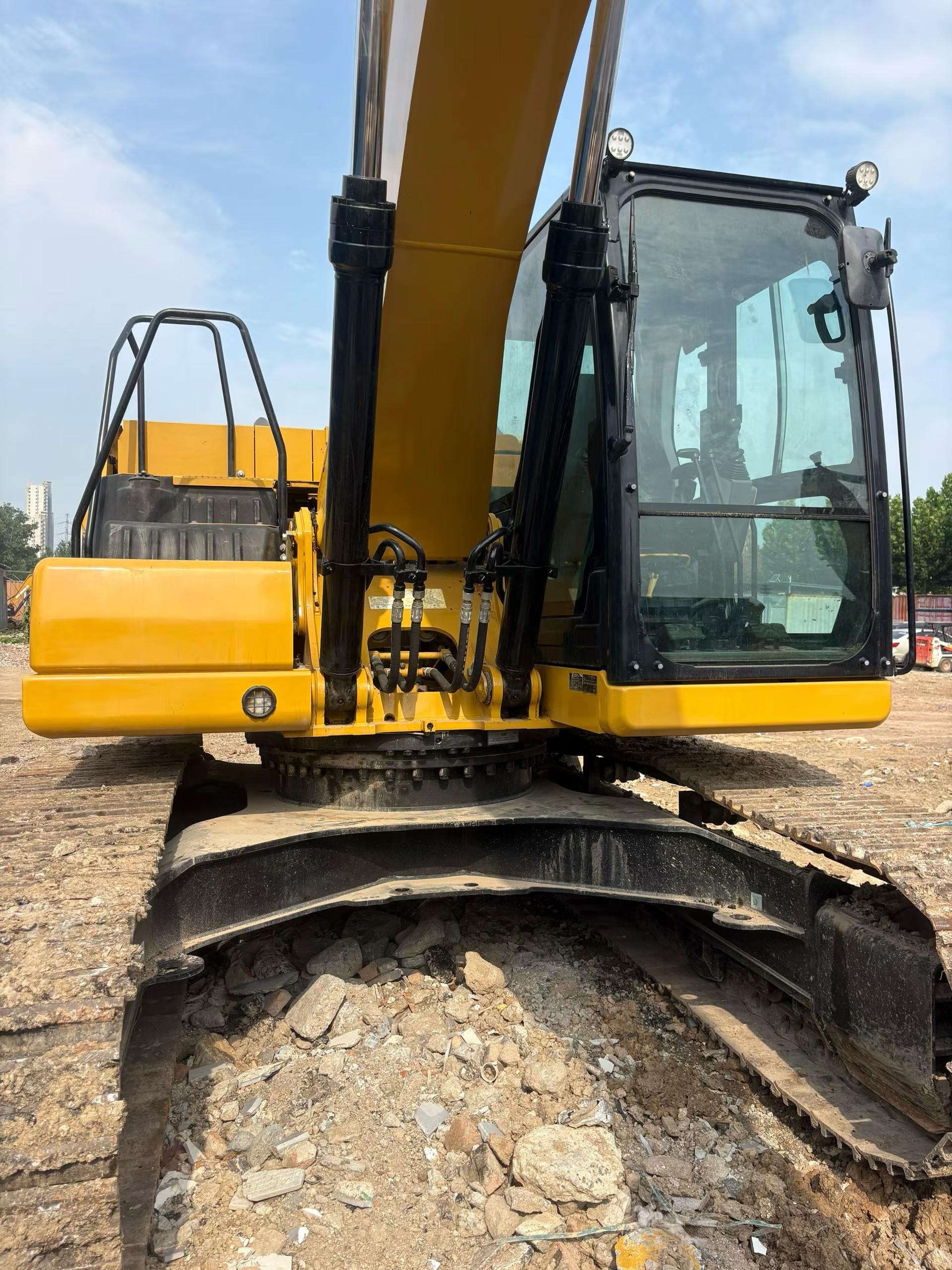 Buy Caterpillar 323 Used Excavator / 4