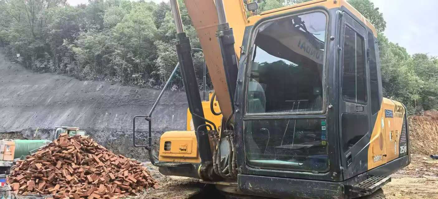 Buy Hyundai R215VS Used Excavator / 2