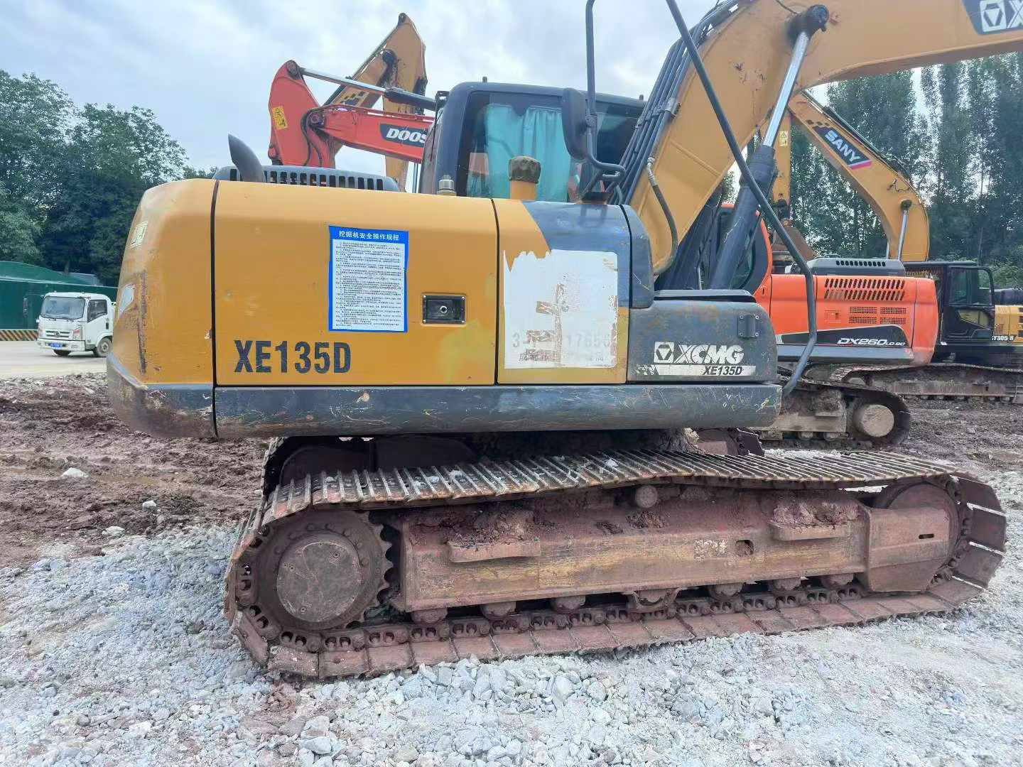 Buy XCMG XE135B Used Excavator / 2