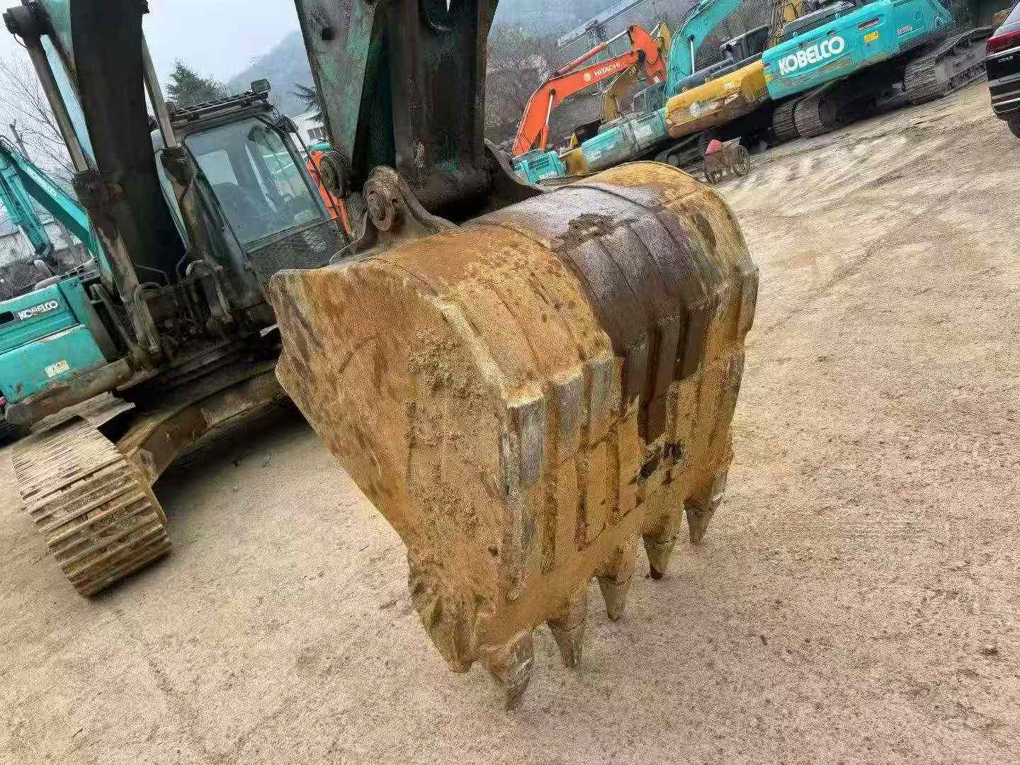 Buy Kobelco SK200 Used Excavator / 7