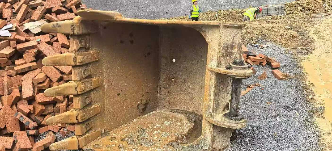 Buy Hyundai R215VS Used Excavator / 9