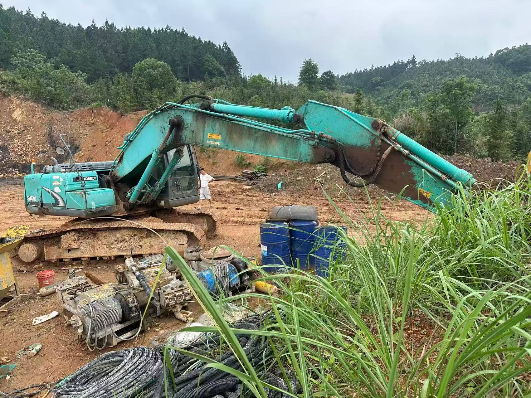 Buy Kobelco SK200-2 Used Excavator / 3